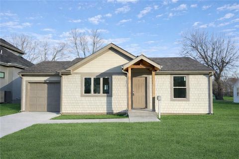 5320 W 72 Street Prairie Village KS 66208