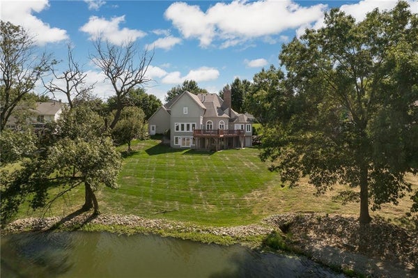 4603 S LAKEWOOD DR, SAINT JOSEPH, MO 64506 - Image c3c324f5bd4ab19084c393bc145efe2a/1488934610