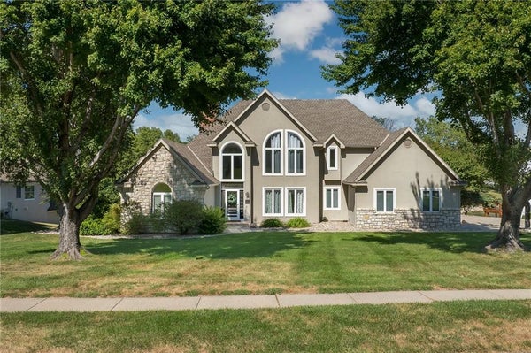 4603 S LAKEWOOD DR, SAINT JOSEPH, MO 64506 - Image c3c324f5bd4ab19084c393bc145efe2a/4079601055