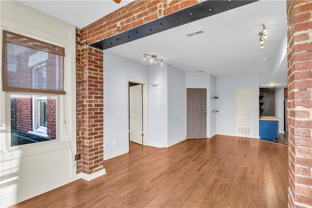 200 E 43rd Street 302