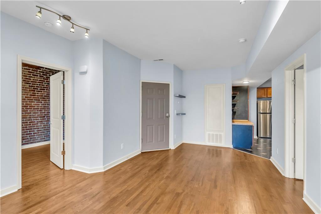 200 E 43rd Street 302