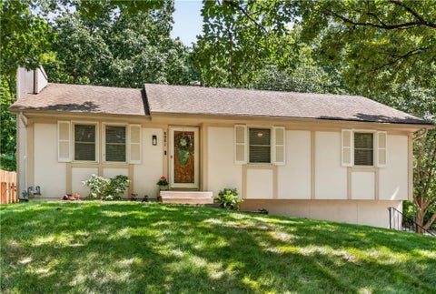 Photo of 6901 N Mercier Street, Kansas City, MO 64118 (MLS # 2638596)
