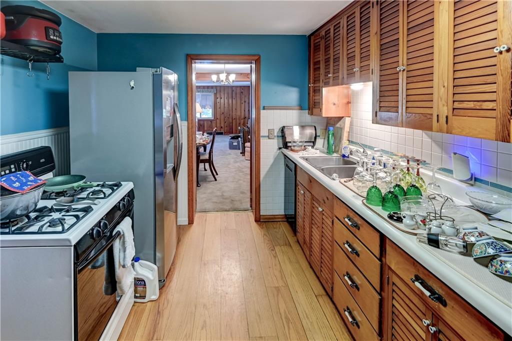 Shawnee, Kansas 66203, United States, 3 Bedrooms Bedrooms, ,2 BathroomsBathrooms,Residential,Pending,212088