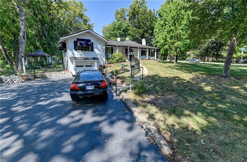 Shawnee, Kansas 66203, United States, 3 Bedrooms Bedrooms, ,2 BathroomsBathrooms,Residential,Pending,212088