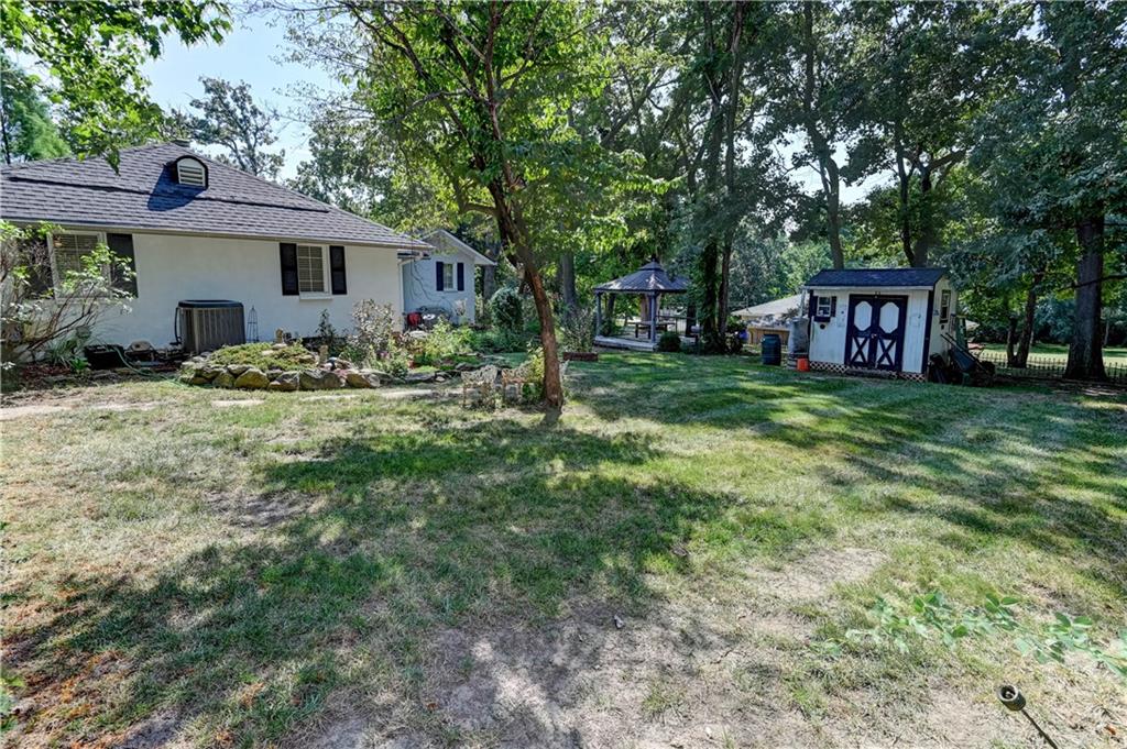 Shawnee, Kansas 66203, United States, 3 Bedrooms Bedrooms, ,2 BathroomsBathrooms,Residential,Pending,212088