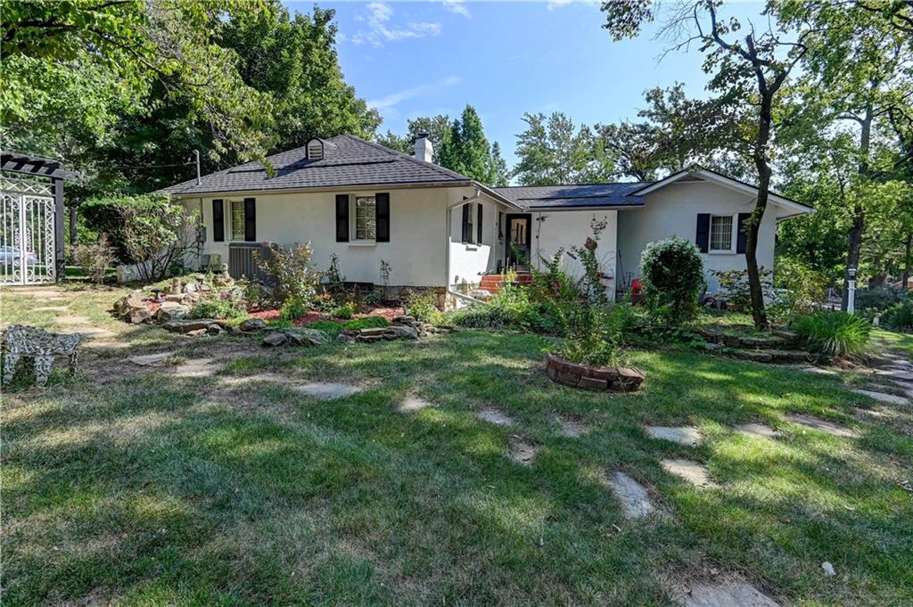 Shawnee, Kansas 66203, United States, 3 Bedrooms Bedrooms, ,2 BathroomsBathrooms,Residential,Pending,212088