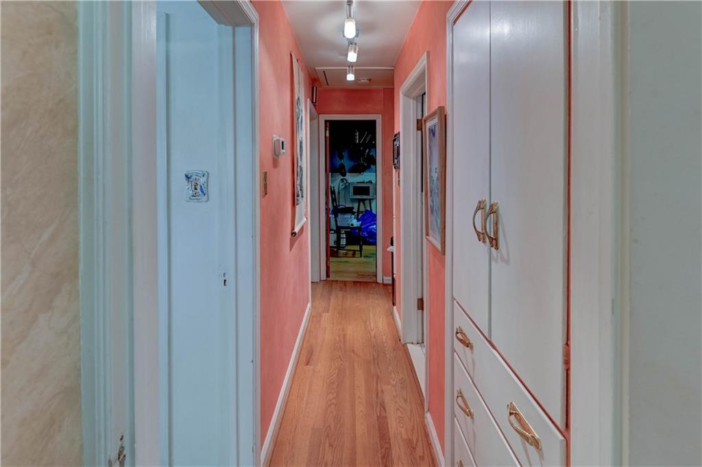 Shawnee, Kansas 66203, United States, 3 Bedrooms Bedrooms, ,2 BathroomsBathrooms,Residential,Pending,212088