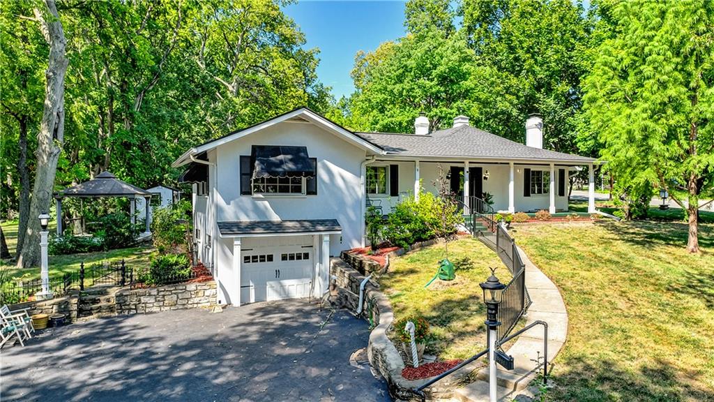 Shawnee, Kansas 66203, United States, 3 Bedrooms Bedrooms, ,2 BathroomsBathrooms,Residential,Pending,212088