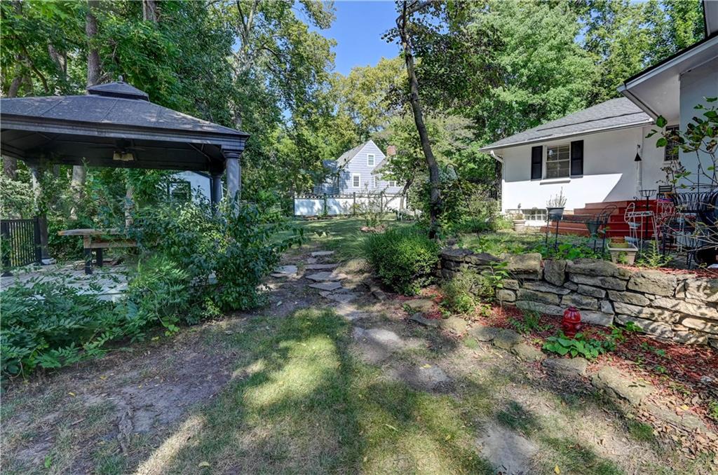 Shawnee, Kansas 66203, United States, 3 Bedrooms Bedrooms, ,2 BathroomsBathrooms,Residential,Pending,212088