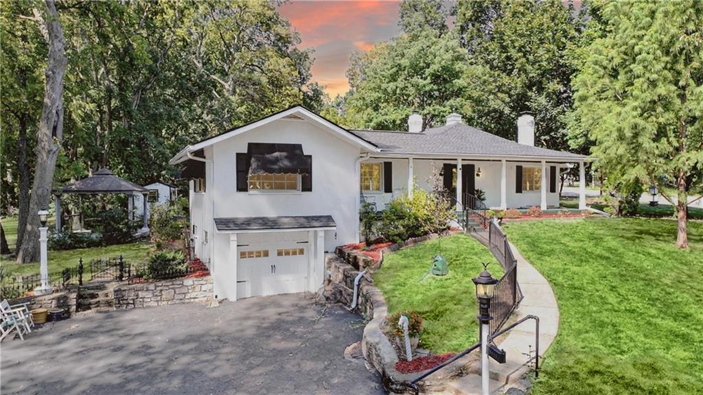 Shawnee, Kansas 66203, United States, 3 Bedrooms Bedrooms, ,2 BathroomsBathrooms,Residential,Pending,212088