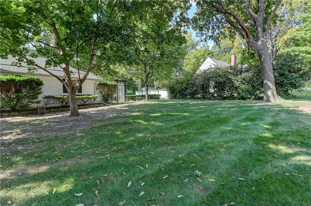 Shawnee, Kansas 66203, United States, 3 Bedrooms Bedrooms, ,2 BathroomsBathrooms,Residential,Pending,212088