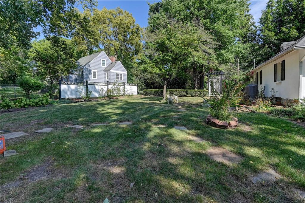 Shawnee, Kansas 66203, United States, 3 Bedrooms Bedrooms, ,2 BathroomsBathrooms,Residential,Pending,212088