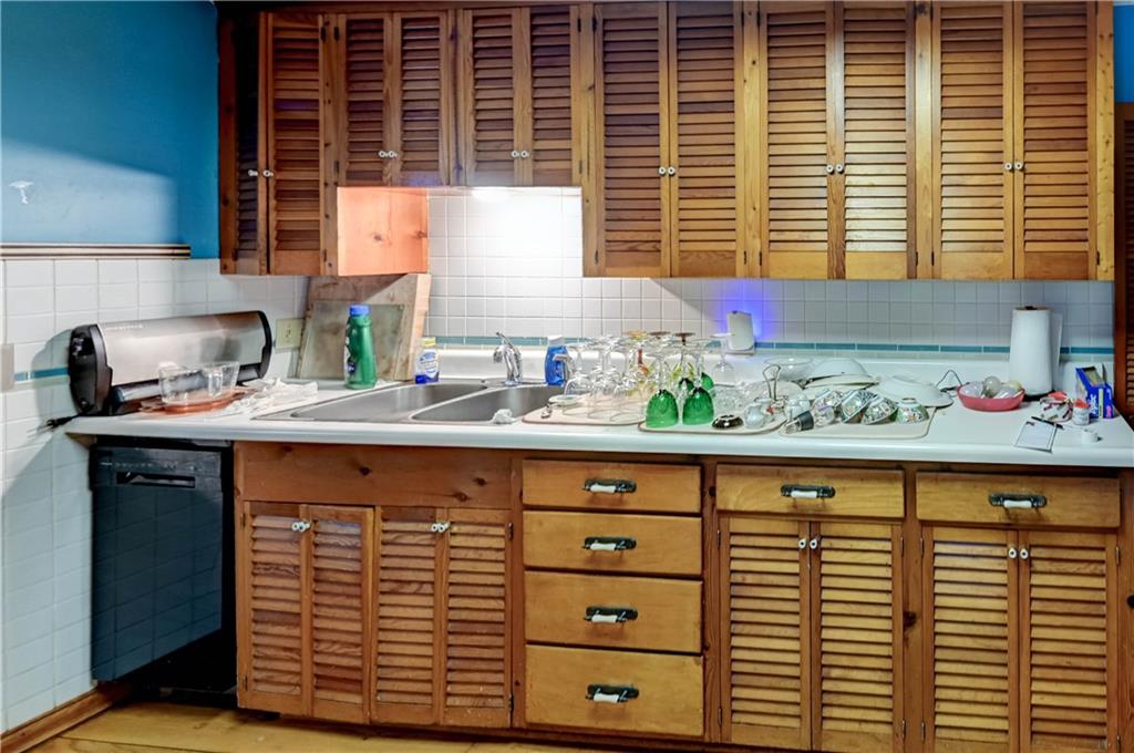 Shawnee, Kansas 66203, United States, 3 Bedrooms Bedrooms, ,2 BathroomsBathrooms,Residential,Pending,212088