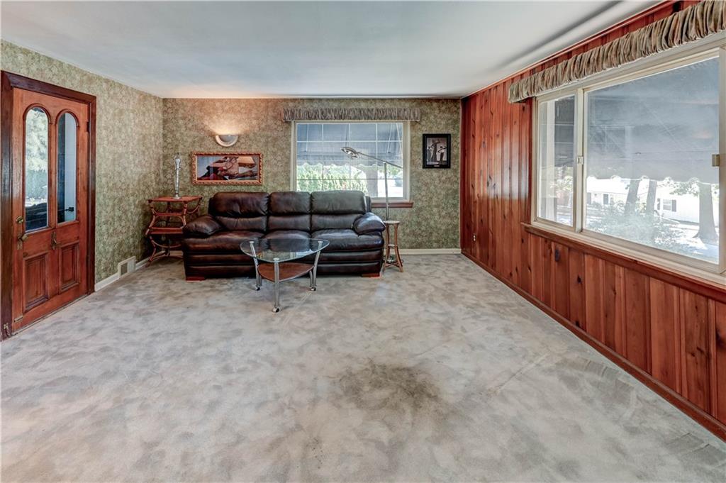 Shawnee, Kansas 66203, United States, 3 Bedrooms Bedrooms, ,2 BathroomsBathrooms,Residential,Pending,212088