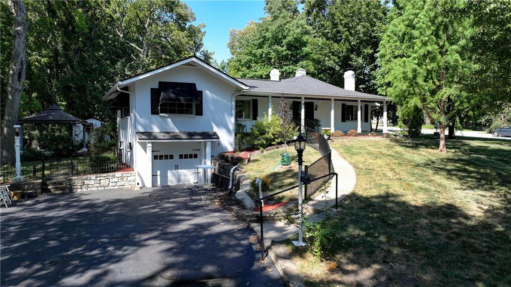 Shawnee, Kansas 66203, United States, 3 Bedrooms Bedrooms, ,2 BathroomsBathrooms,Residential,Pending,212088