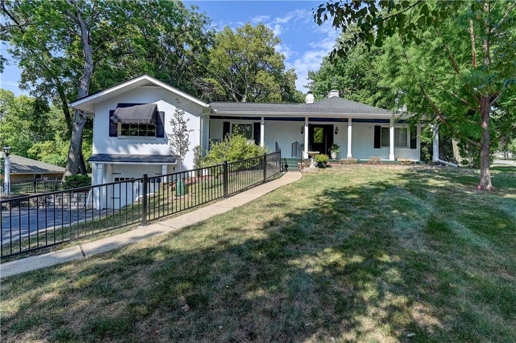 Shawnee, Kansas 66203, United States, 3 Bedrooms Bedrooms, ,2 BathroomsBathrooms,Residential,Pending,212088