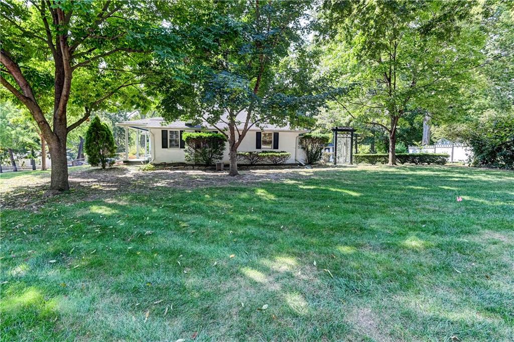 Shawnee, Kansas 66203, United States, 3 Bedrooms Bedrooms, ,2 BathroomsBathrooms,Residential,Pending,212088