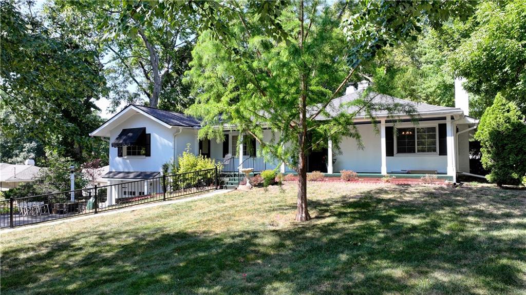 Shawnee, Kansas 66203, United States, 3 Bedrooms Bedrooms, ,2 BathroomsBathrooms,Residential,Pending,212088