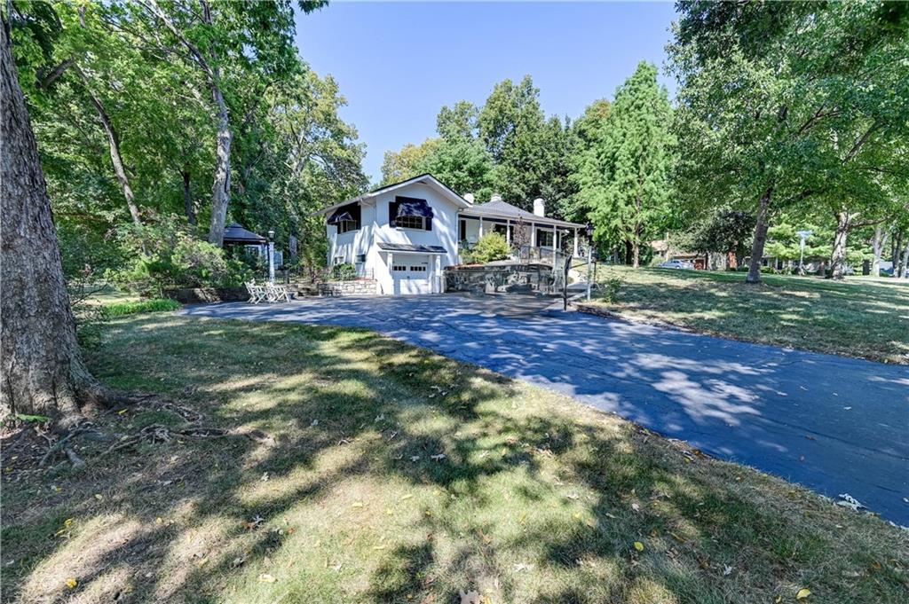 Shawnee, Kansas 66203, United States, 3 Bedrooms Bedrooms, ,2 BathroomsBathrooms,Residential,Pending,212088