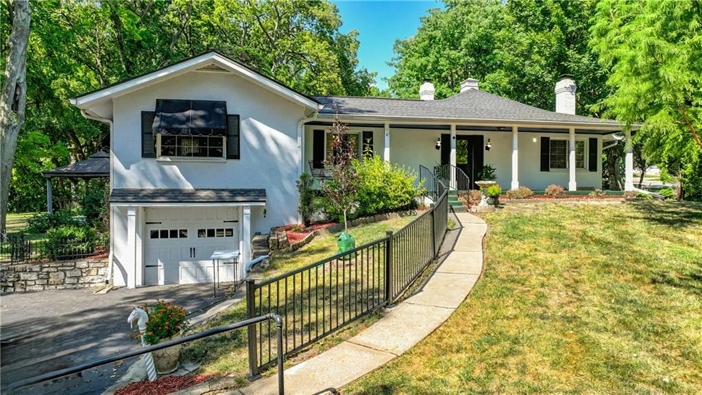 Shawnee, Kansas 66203, United States, 3 Bedrooms Bedrooms, ,2 BathroomsBathrooms,Residential,Pending,212088