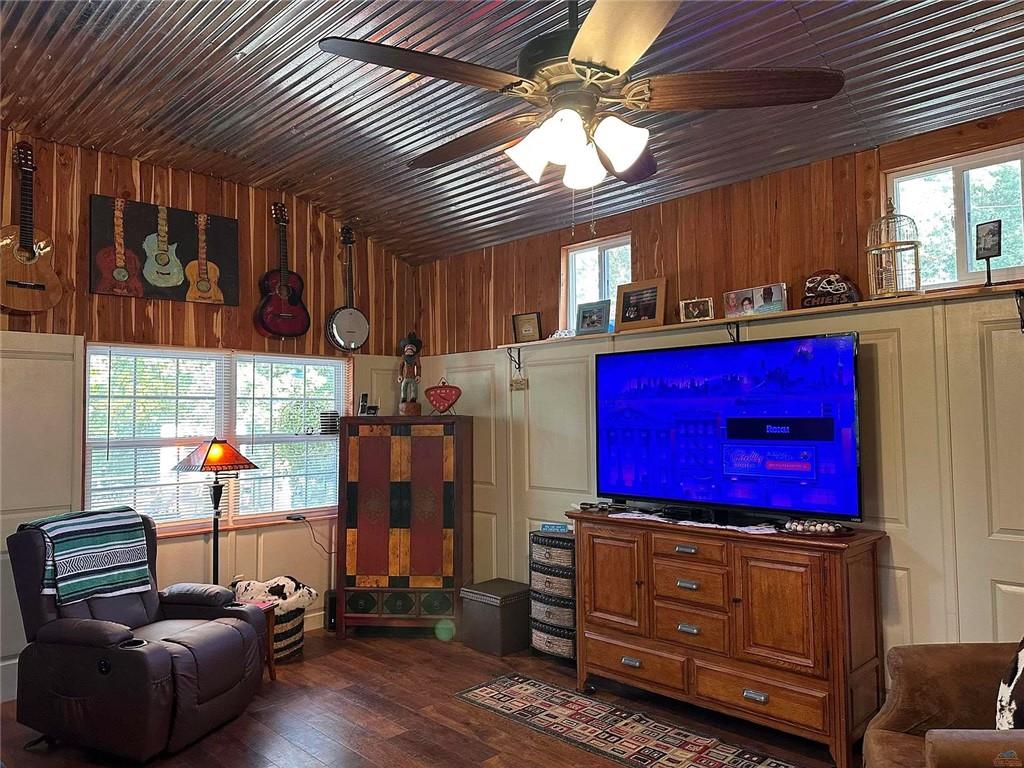 10910 Watchtower Lane