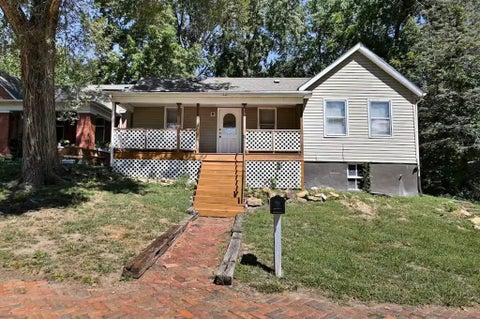 Photo of 1013 Kearney Street, Atchison, KS 66002 (MLS # 2645869)