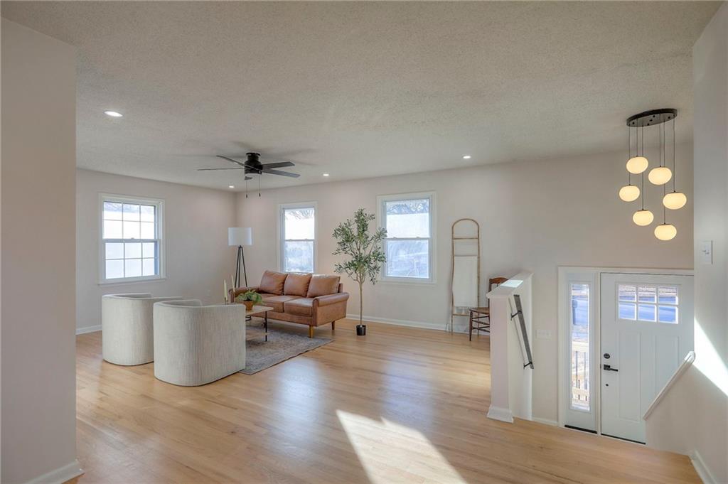 7323 N Euclid Avenue