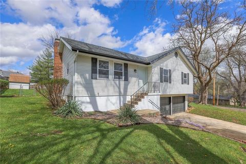 Photo of 924 Shilo Court, Liberty, MO 64068 (MLS # 2610673)