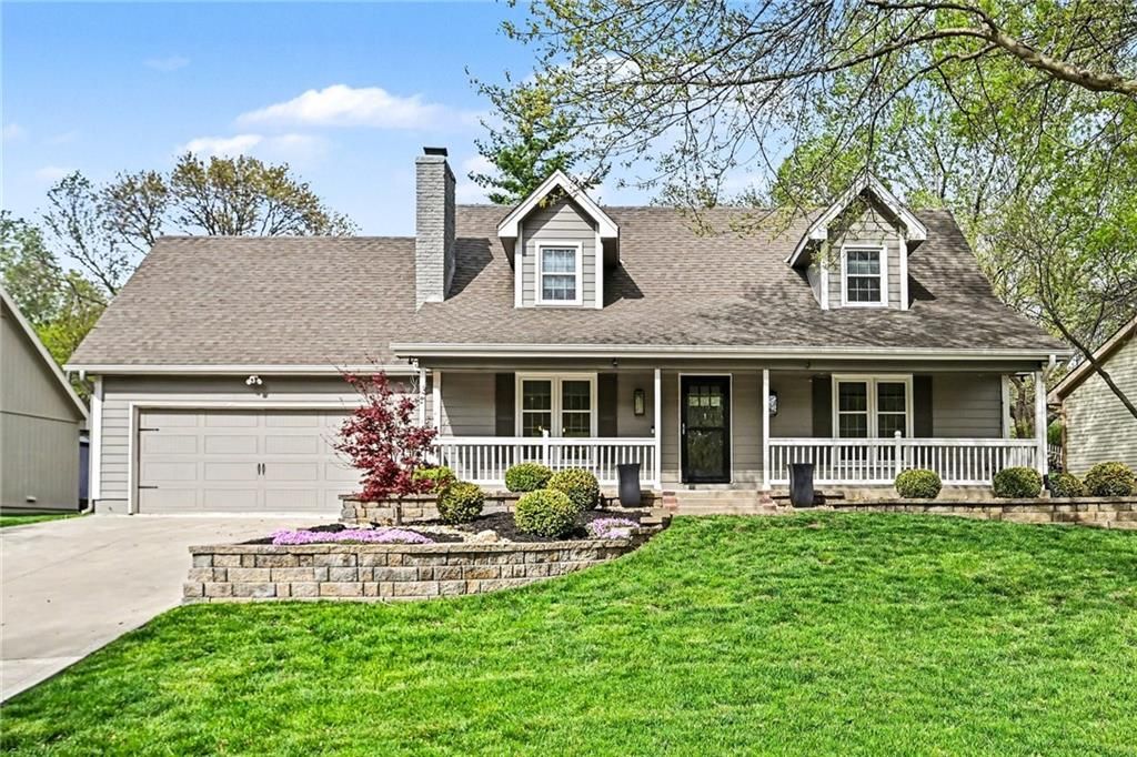 Photo of 424 Brookside Avenue, Liberty, MO 64060 (MLS # 2610361)