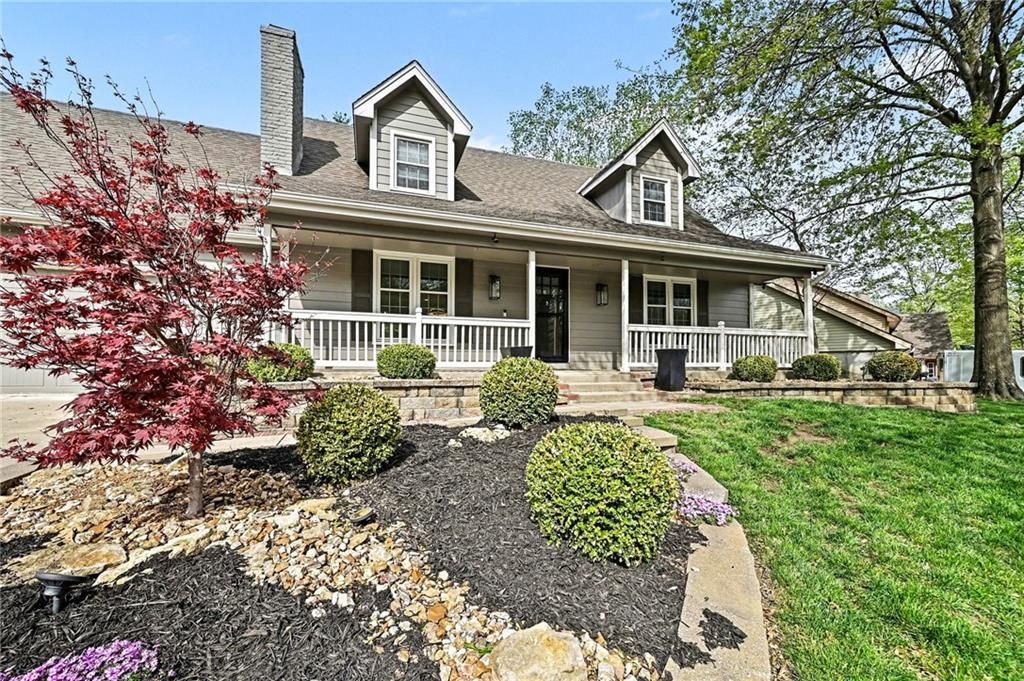 Photo of 424 Brookside Avenue, Liberty, MO 64060 (MLS # 2610361)