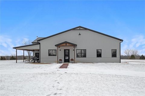 16140 214th Street Tonganoxie KS 66086