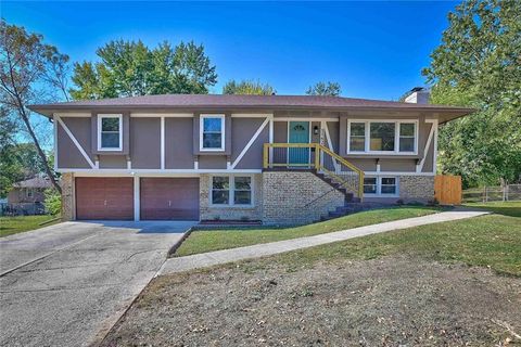 Photo of 11620 Manchester Avenue, Grandview, MO 64134 (MLS # 2582664)