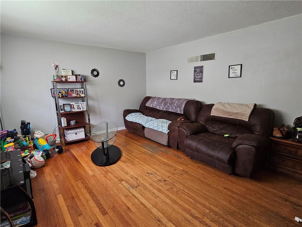 1606 W 24TH Terrace