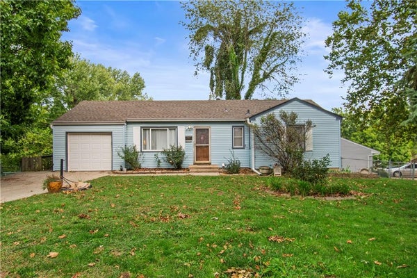 3901 N DELAWARE ST, INDEPENDENCE, MO 64050 - Image c4e050a8fbdd0c51af8be0b2b9ccc0c6/2069068680