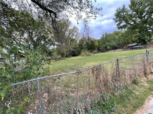 7039 COLLEGE AVE, KANSAS CITY, MO 64132 - Image c4e0b42ddaa0fba68ede8d8b80e74332/1713013342