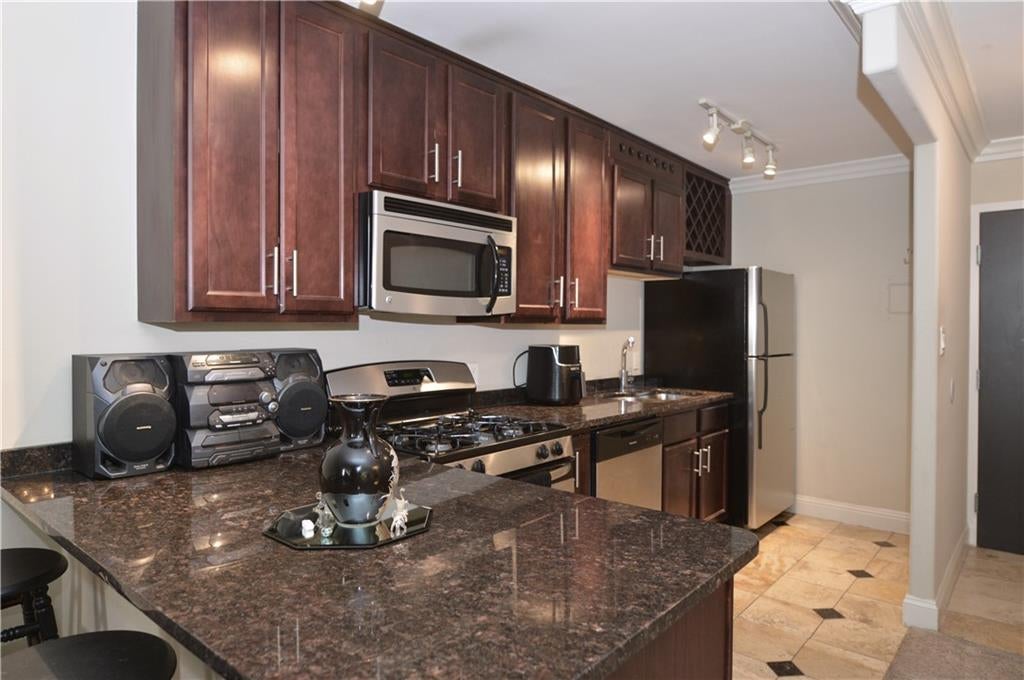 700 E 8th Street 9L