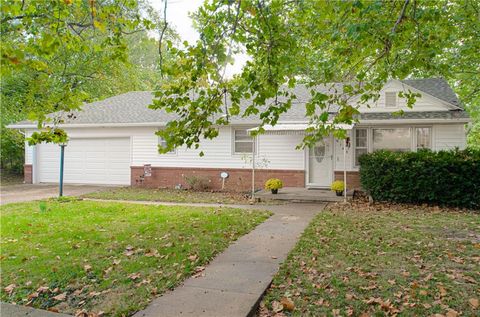 Photo of 6149 Sewell Avenue, Kansas City, KS 66104 (MLS # 2579898)