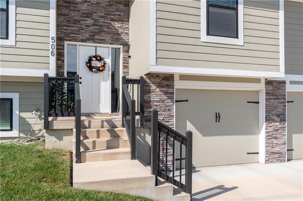 506 SW Meadowood Drive