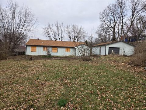 Tiny photo for 1125 Elizabeth Street, Liberty, MO 64068 (MLS # 2605656)