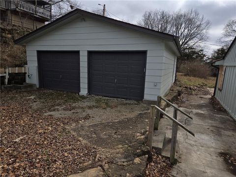 Tiny photo for 1125 Elizabeth Street, Liberty, MO 64068 (MLS # 2605656)