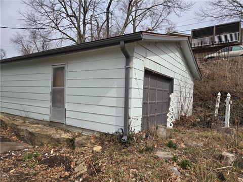 Tiny photo for 1125 Elizabeth Street, Liberty, MO 64068 (MLS # 2605656)