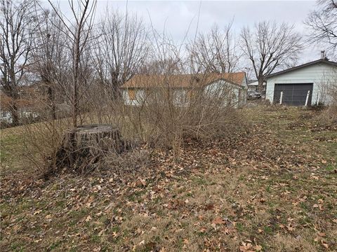 Tiny photo for 1125 Elizabeth Street, Liberty, MO 64068 (MLS # 2605656)