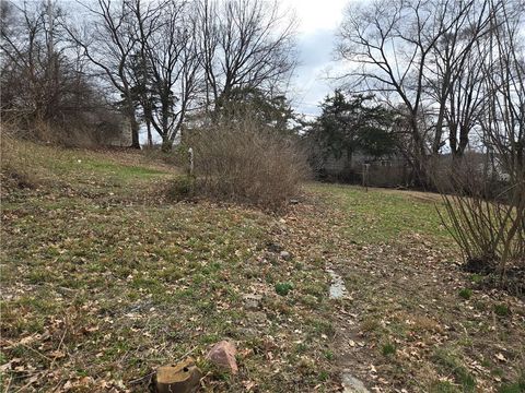 Tiny photo for 1125 Elizabeth Street, Liberty, MO 64068 (MLS # 2605656)