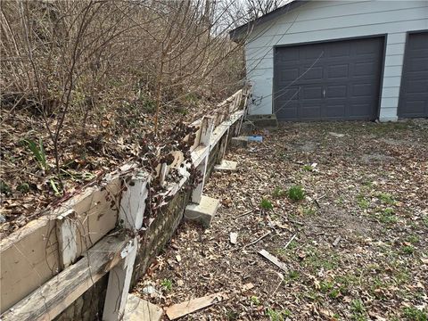 Tiny photo for 1125 Elizabeth Street, Liberty, MO 64068 (MLS # 2605656)