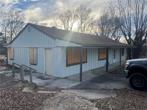 Photo of 1125 Elizabeth Street, Liberty, MO 64068 (MLS # 2605656)