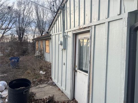 Tiny photo for 1125 Elizabeth Street, Liberty, MO 64068 (MLS # 2605656)