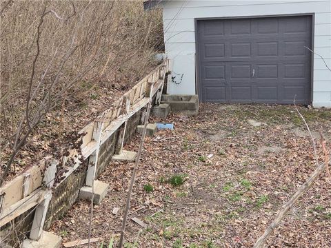 Tiny photo for 1125 Elizabeth Street, Liberty, MO 64068 (MLS # 2605656)