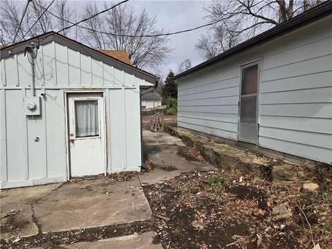 Tiny photo for 1125 Elizabeth Street, Liberty, MO 64068 (MLS # 2605656)