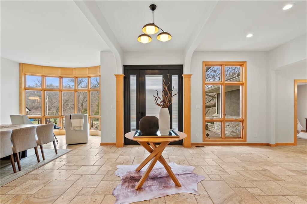 580 W Lakeshore Drive