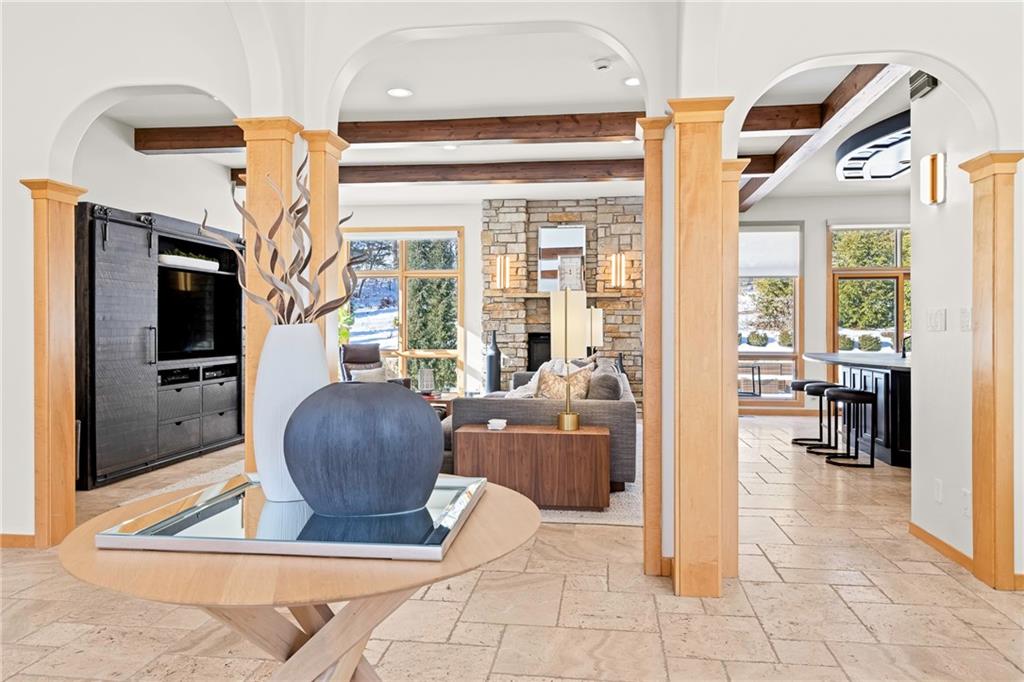 580 W Lakeshore Drive